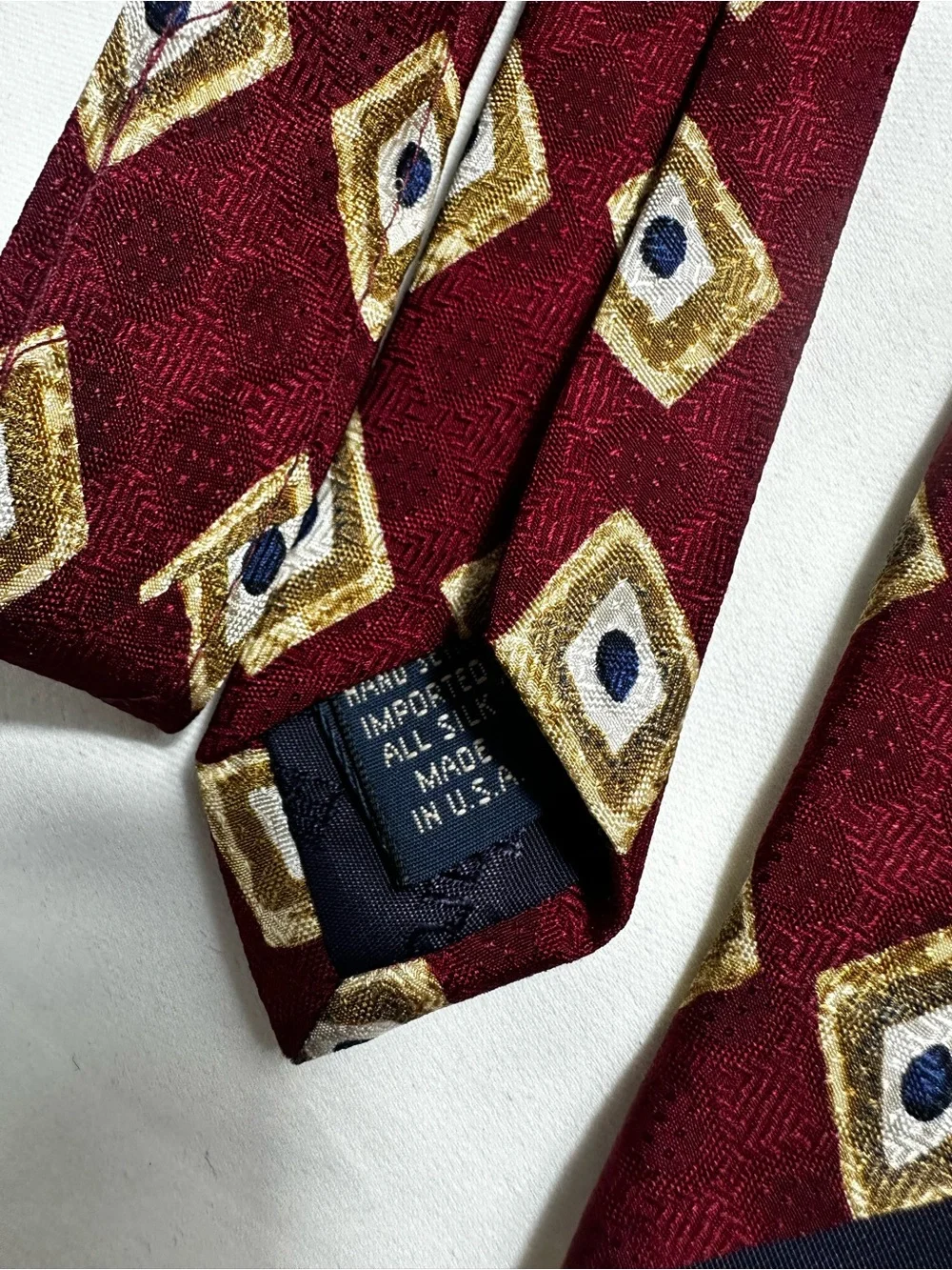 A54. Vintage Roundtree and Yorke Men's Burgundy Geometric Silk Tie